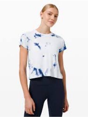 Lululemon Train to Be Short Sleeve
Shibori Top (xs)